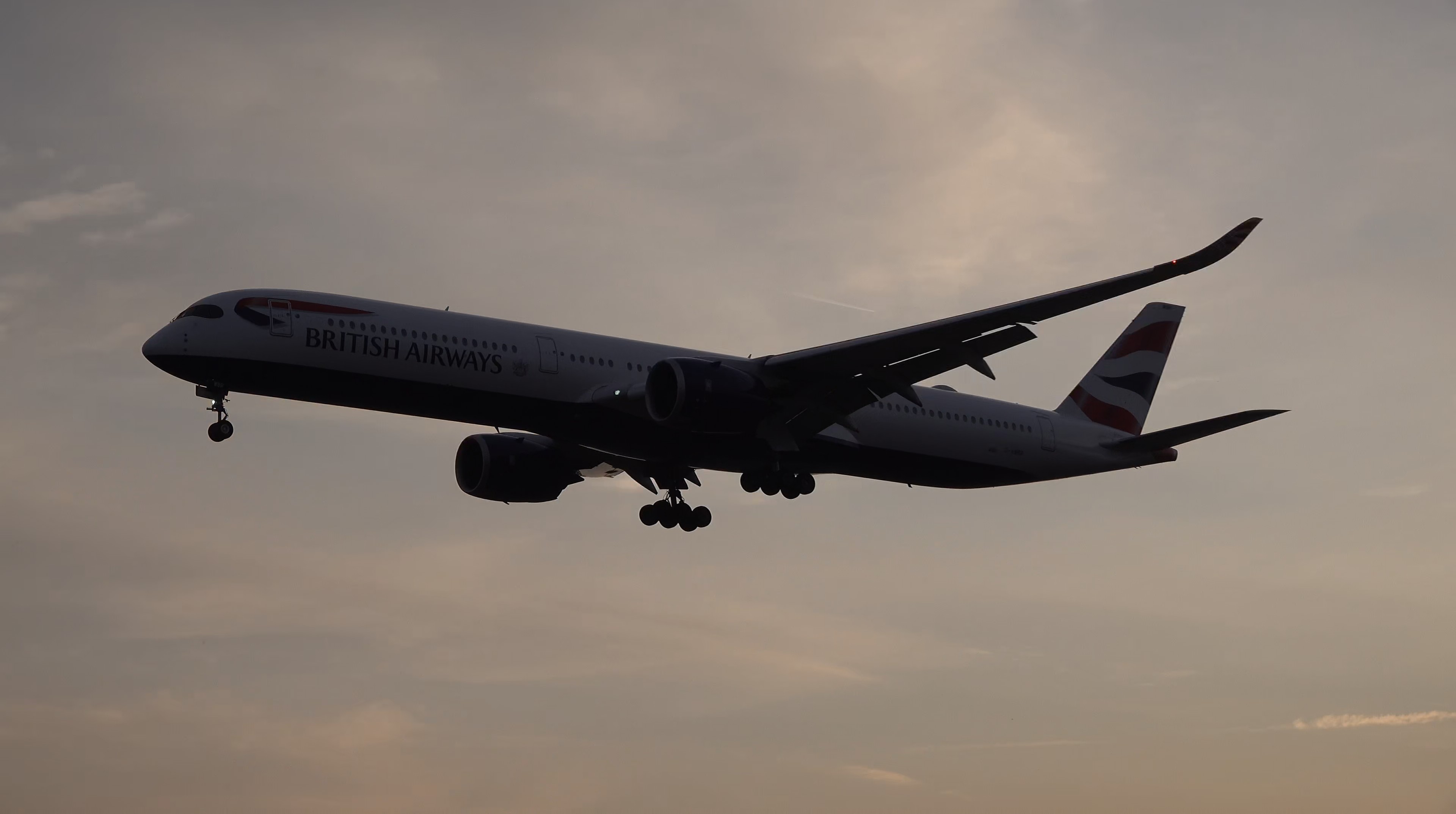 British Airways A350 Glides Into Heathrow During Golden Hour